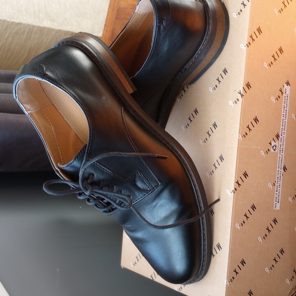 Men's size 9 1/2 Black Dress Shoes